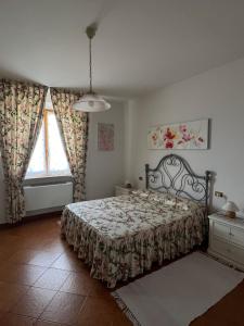 Ένα ή περισσότερα κρεβάτια σε δωμάτιο στο La casa di Montelonti