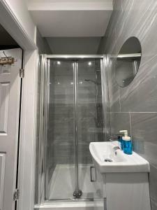 Bilik mandi di Studio flat in London