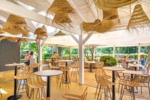 Restaurace v ubytování Camping-Village Vacances Les deux Étangs