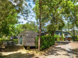 Vonkajšia záhrada v ubytovaní Camping-Village Vacances Les deux Étangs