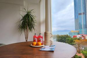 a table with two bottles of soda and oranges on it at Mipoblues Haeundae in Busan