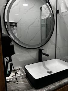 A bathroom at Sunrise Hotel