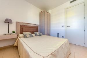 Posteľ alebo postele v izbe v ubytovaní Mileni Atico Duplex Roses - Immo Barneda
