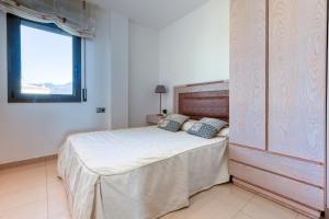 Posteľ alebo postele v izbe v ubytovaní Mileni Atico Duplex Roses - Immo Barneda