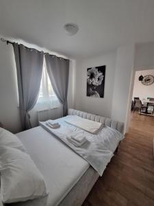 Postel nebo postele na pokoji v ubytování Doveja Apart