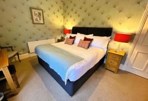 Ein Bett oder Betten in einem Zimmer der Unterkunft Ravenstone Lodge Country House Hotel
