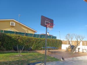 Kép Piscina de sal Barbacoa Wifi, Parking Gratis, 3 min PGA Casa El Roble szállásáról Gironában a galériában