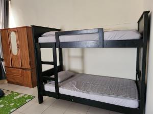 a couple of bunk beds in a room at Ct HOMESTAY in Changlun