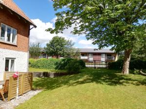 a yard with a tree and a building at 5 minute walk to LEGO House - 50m2 apartment with garden / A unit in Billund