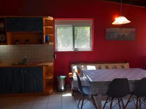 Fotografie z fotogalerie ubytování Cozy Backyard House v destinaci Pláka