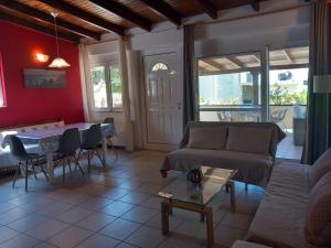 Fotografie z fotogalerie ubytování Cozy Backyard House v destinaci Pláka
