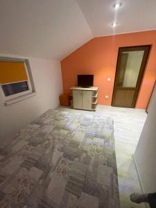 a room with a bed and a desk and a window at Casa Croitoru in Mangalia