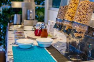 a buffet with bowls and dishes on a table at Hotel San Luis Place By Dorado in San Andrés