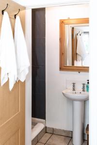 a bathroom with a sink and a mirror at The Dukes in Leighton Buzzard