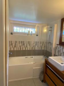 Koupelna v ubytování Chambre en duplex, entrée autonome, SDB privative