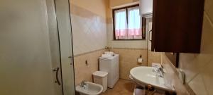 A bathroom at Gruppo Aedes Alghero, Residenza L'Isola - 200 mt dalla spiaggia
