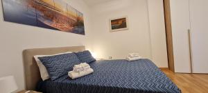 A bed or beds in a room at Gruppo Aedes Alghero, Residenza L'Isola - 200 mt dalla spiaggia