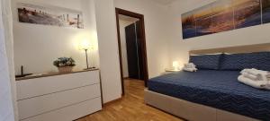 A bed or beds in a room at Gruppo Aedes Alghero, Residenza L'Isola - 200 mt dalla spiaggia