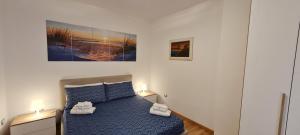 A bed or beds in a room at Gruppo Aedes Alghero, Residenza L'Isola - 200 mt dalla spiaggia