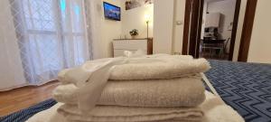 A bed or beds in a room at Gruppo Aedes Alghero, Residenza L'Isola - 200 mt dalla spiaggia
