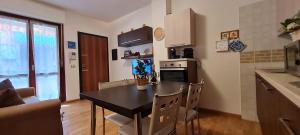 A kitchen or kitchenette at Gruppo Aedes Alghero, Residenza L'Isola - 200 mt dalla spiaggia
