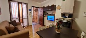 A kitchen or kitchenette at Gruppo Aedes Alghero, Residenza L'Isola - 200 mt dalla spiaggia