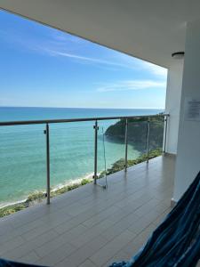 balcón con vistas al océano en El Palmar Beach Residences 901 Beach Front View, en Las Palmeras