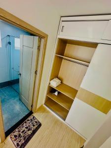 a room with a walk in closet with a shower at Scenic Valley 2 in Ho Chi Minh City