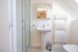 Ένα μπάνιο στο Home in Hugglescote - Long stays +12 φωτογραφίες