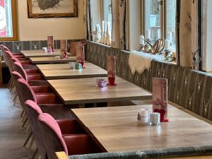 Reštaurácia alebo iné gastronomické zariadenie v ubytovaní Hotel Hubertushof - Ihr Hotel mit Herz