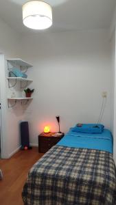 Tempat tidur dalam kamar di ¡Habitación con baño privado en plena Recoleta!