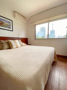 Tempat tidur dalam kamar di Hotel Ajax
