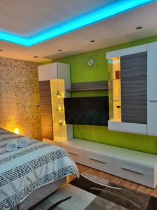 Ένα ή περισσότερα κρεβάτια σε δωμάτιο στο WellandHome- Deluxe Apartment Schechingen