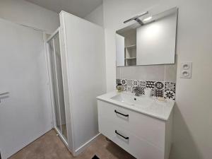 Bilik mandi di Maison 4 ch*L'Aiguillon s/ Mer
