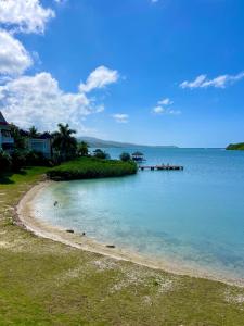 una playa con un muelle en medio del agua en Luxury Apartments and Rooms,The Lagoons en Montego Bay