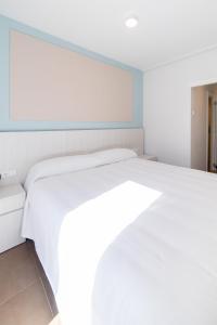 Postel nebo postele na pokoji v ubytování Hotel Alkazar