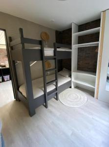 a room with two bunk beds in a room at By Balu in Soest