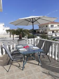 Μπαλκόνι ή βεράντα στο Luxury Cozy Apartment near NISSI BEACH