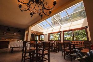 Um restaurante ou outro lugar para comer em Pousada Paris Hostelli