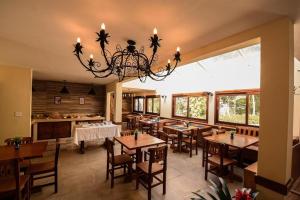 Um restaurante ou outro lugar para comer em Pousada Paris Hostelli
