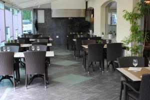 Restaurace v ubytování Motel - Hôtel La Poularde + 22 fotografií