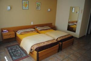 Postel nebo postele na pokoji v ubytování Motel - Hôtel La Poularde