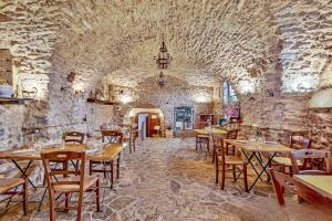Reštaurácia alebo iné gastronomické zariadenie v ubytovaní Un'Ottima Annata B&B + 33 fotografií