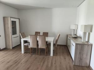 Kuchyň nebo kuchyňský kout v ubytování Maison Front de mer