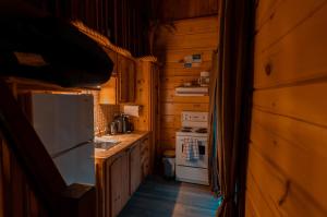 a small kitchen with a sink and a stove at Refuge Private Hot Tub Lakeside in Grenville-sur-la-Rouge