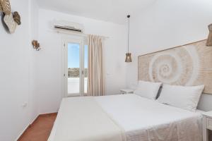 Postel nebo postele na pokoji v ubytování Cycladic Luxurious Maisonette