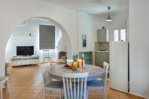 Kuchyňa alebo kuchynka v ubytovaní Cycladic Luxurious Maisonette