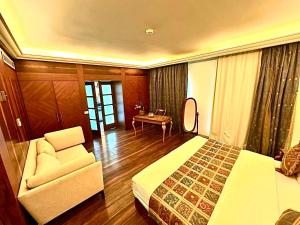 Voodi või voodid majutusasutuse King Suites Hotel toas