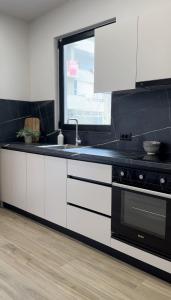 Een keuken of kitchenette bij N7 apartment