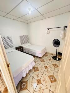 Łóżko lub łóżka w pokoju w obiekcie Hostal Villa Marta